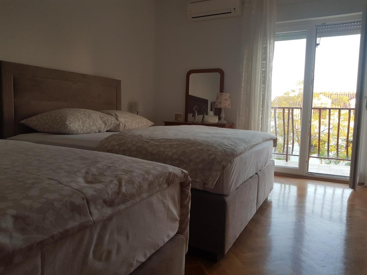 Antonija I Mateo, In The Center Of Apartament Split
