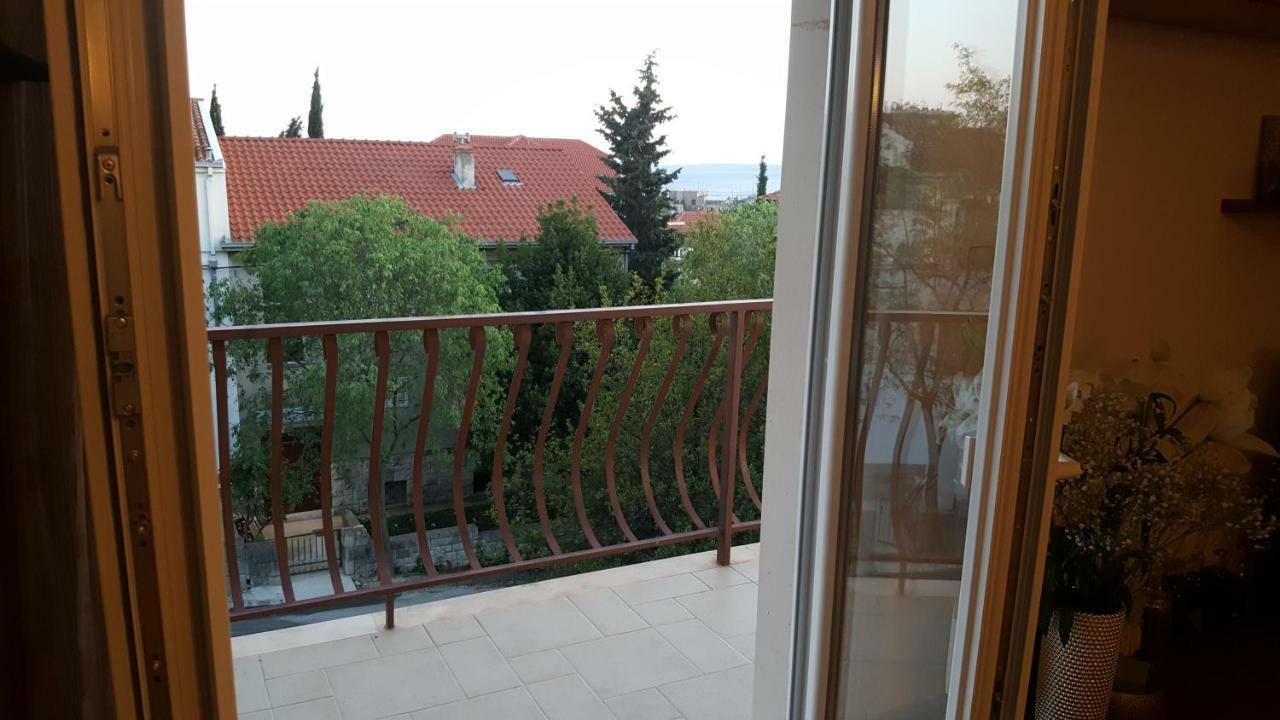 Antonija I Mateo, In The Center Of Apartament